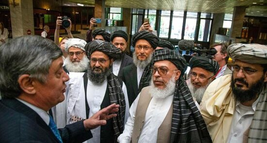 روسیه طالبان 550x295 - سناتوران امریکایی خواستار تحریم همه رهبران طالبان شدند