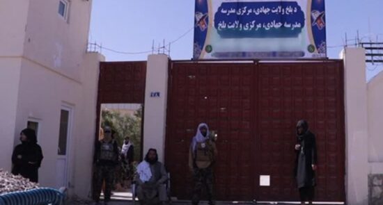 درخواست سرپرست وزارت اطلاعات و فرهنگ طالبان از مردم برای حمایت از مدارس دینی