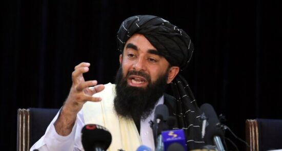 Zabihullah Mujahid ذبیح‌الله مجاهد 550x295 - ذبیح الله مجاهد از عزم جدی طالبان برای نابودی داعش خبر داد