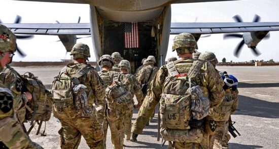 امریکا عسکر 550x295 - انتقاد یک مقام ارشد نظامی هند از خروج غیرمسوولانه ایالات متحده امریکا از افغانستان