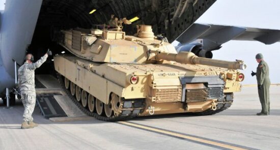 تانک ابرامز 550x295 - وزیر دفاع پولند از خرید ۱۱۶ تانک امریکایی خبر داد