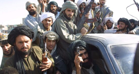 والی پروان قیام کننده گان علیه حکومت طالبان را کافر می داند!