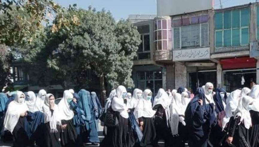 متعلم دختر تظاهرات پکتیا - اعتراض صدها متعلم به مسدود شدن دوباره مکاتب در ولایت پکتیا