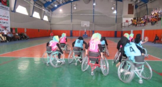باسکتبال معلول زن 550x295 - گزارشی از تمرینات تیم باسکتبال زنان دارای معلولیت در هرات