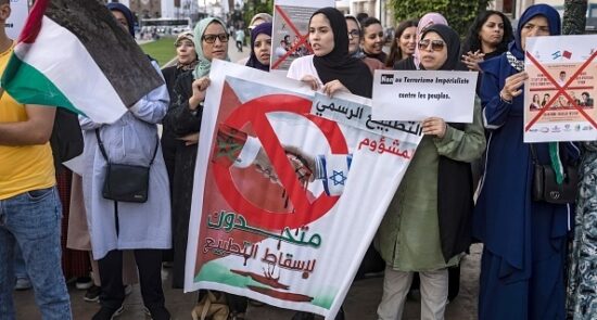اعتراض صدها تن از باشنده گان مراکش به فساد اخلاقی اسراییلی ها در این کشور