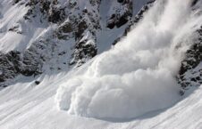 سرازیر شدن برف‌کوچ جان 10 کوهنورد را در هیمالیا گرفت