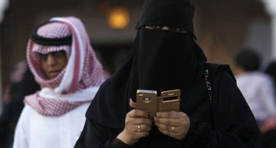 عربستان انترنت 550x295 - ریکورد عجیب عربستان سعودی در زمینه آزادی انترنت!
