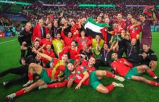 تیم ملی مراکش بیرق فلسطین 1 226x145 - اقدام تحسین برانگیز تیم ملی مراکش پس از پیروزی برابر هسپانیا + تصویر