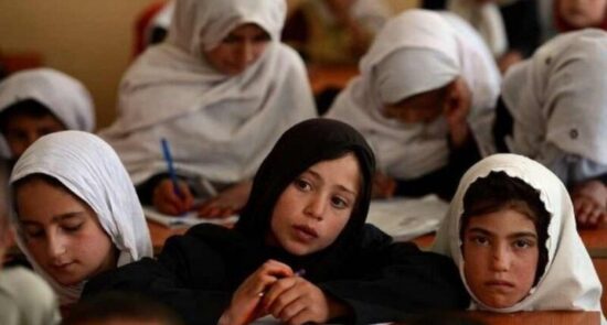 افزایش نگرانی ها از سرنوشت دختران دانش‌آموز افغان در پاکستان