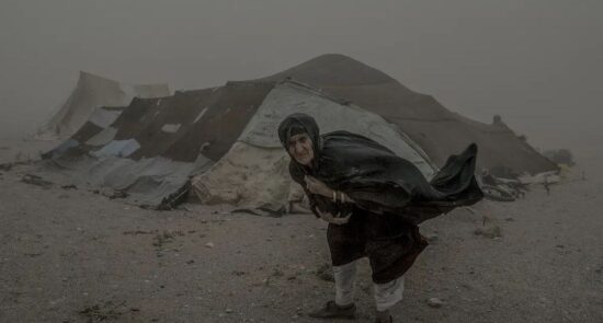 نگرانی سازمان ملل از وضعیت نابسامان زندگی زلزله زدگان هرات زیر چادر
