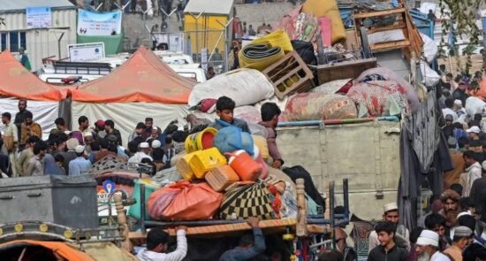 افزایش نگرانی ها از اخراج افغان های فاقد اسناد از پاکستان؛ سرما در کمین پناهجویان اخراج شده