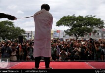 اجرای حکم تنبیه یک مرد اندونزیایی به جرم داشتن رابطه نا مشروع