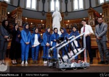 تصاویر دیدار صدر اعظم کانادا با دختران روبات ساز افغان (1)