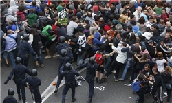 14 زخمی در ضرب و شتم شدید تظاهرات‌کنندگان اسپانیایی