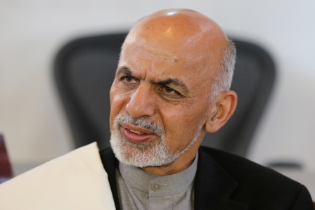 اشرف غنی21 - احمدزی: مردم افغانستان باید تمام مسوولیت ها را به عهده بگیرند
