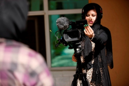 زنان خبرنگار - ابراز نگرانی دیدبان حقوق بشر از وضعیت خبرنگاران در افغانستان