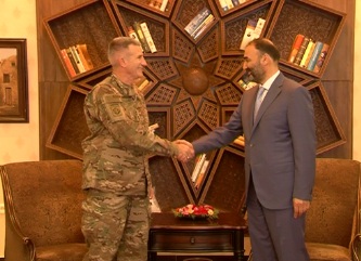 دیدار عطا محمد نور با جنرال جان مک نیکولسن
