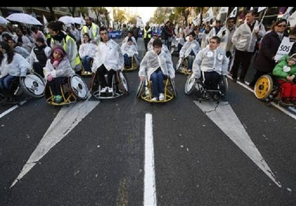 مظاهره دهها معلول در مقابل وزارت کار و امور اجتماعی، شهدا و معلولین