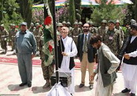 پرچم ناتو پایین، پرچم طالبان در اهتزار