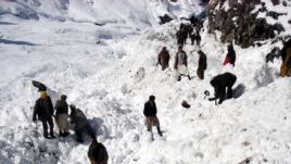 مسدود شدن شاهراه کابل- غور در اثر ریزش برف شدید